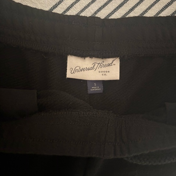 🌿🦋 Universal Thread Black Athletic Shorts - Picture 5 of 6